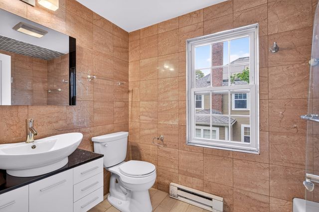 118 Oakdale Rd, Newton, MA 02461