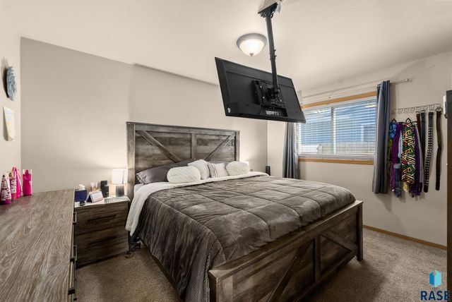 1313 E 70th St N Street N, Sioux Falls, SD 57104