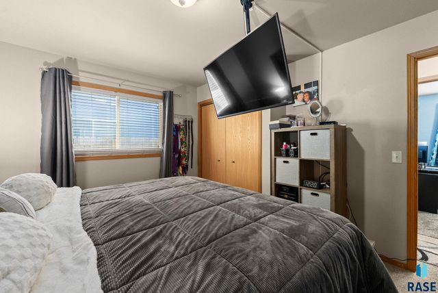 1313 E 70th St N Street N, Sioux Falls, SD 57104