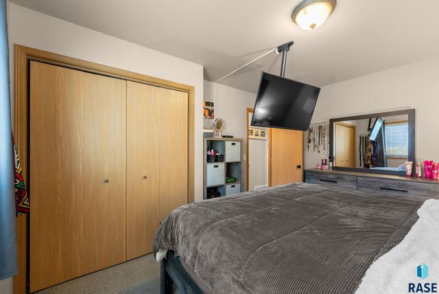 1313 E 70th St N Street N, Sioux Falls, SD 57104