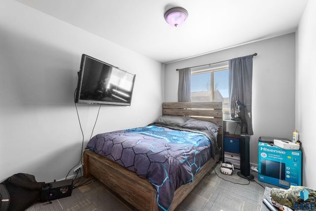 1313 E 70th St N Street N, Sioux Falls, SD 57104