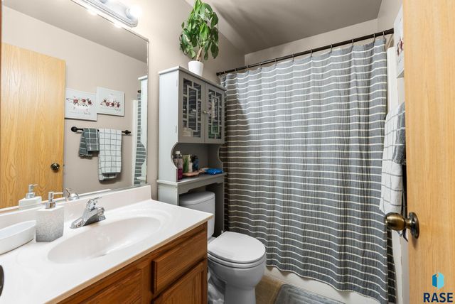 1313 E 70th St N Street N, Sioux Falls, SD 57104