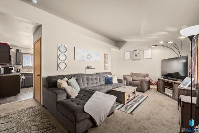 1313 E 70th St N Street N, Sioux Falls, SD 57104