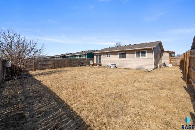 1313 E 70th St N Street N, Sioux Falls, SD 57104