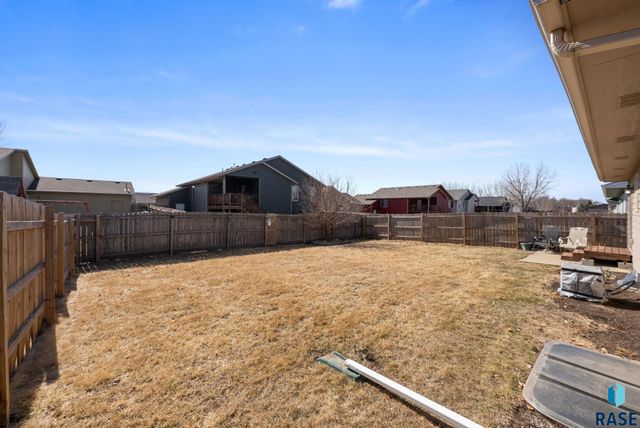 1313 E 70th St N Street N, Sioux Falls, SD 57104