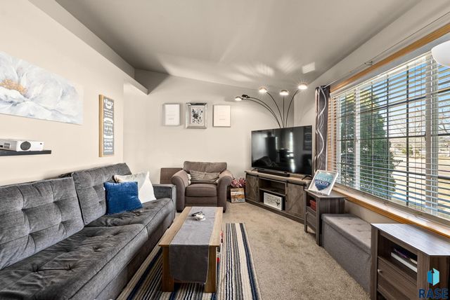 1313 E 70th St N Street N, Sioux Falls, SD 57104