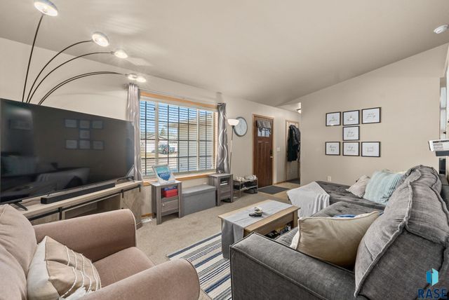 1313 E 70th St N Street N, Sioux Falls, SD 57104