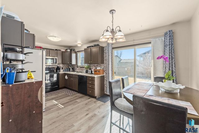 1313 E 70th St N Street N, Sioux Falls, SD 57104