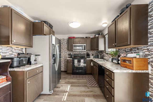 1313 E 70th St N Street N, Sioux Falls, SD 57104