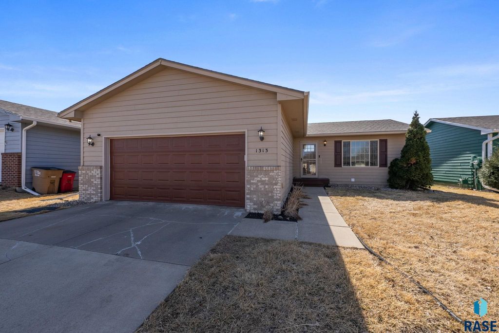 1313 E 70th St N Street N, Sioux Falls, SD 57104