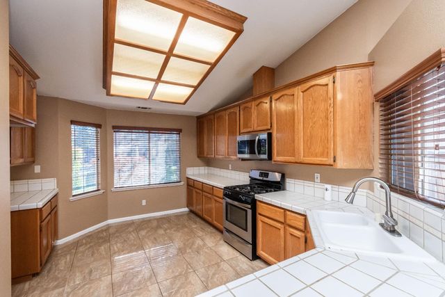 8127 Aztec Way, Antelope, CA 95843