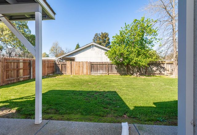 8127 Aztec Way, Antelope, CA 95843