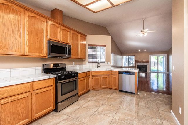 8127 Aztec Way, Antelope, CA 95843