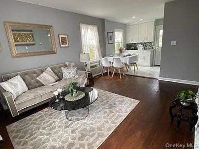 4 West Court, Bethpage, NY 11714