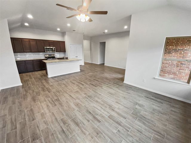 9909 Mescalbean Boulevard, Fort Worth, TX 76036