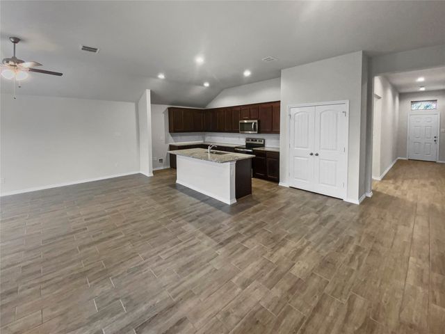 9909 Mescalbean Boulevard, Fort Worth, TX 76036