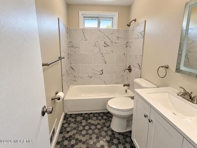 112 Blossom Drive, Toms River, NJ 08753