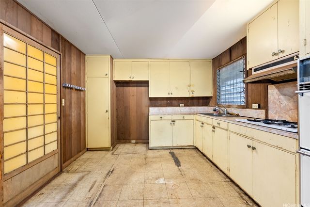 823 Gulick Avenue, Honolulu, HI 96819