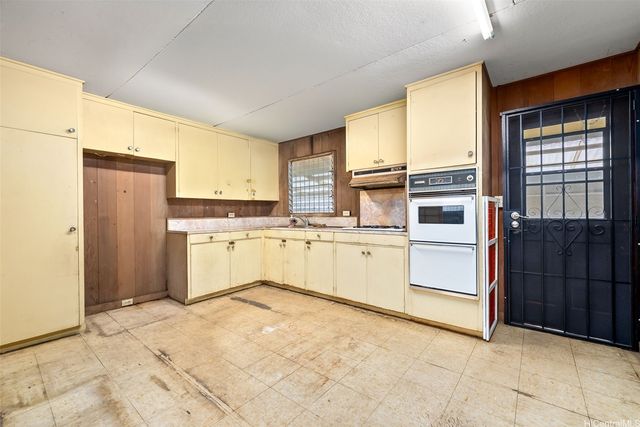 823 Gulick Avenue, Honolulu, HI 96819