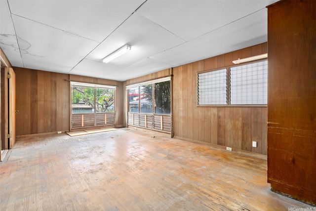 823 Gulick Avenue, Honolulu, HI 96819