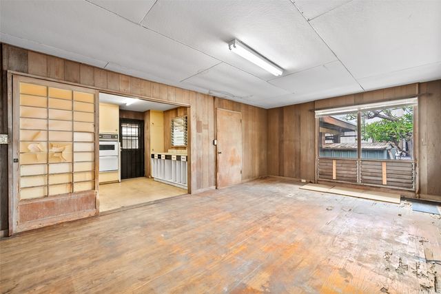 823 Gulick Avenue, Honolulu, HI 96819