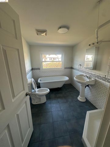 2423 Market St, Oakland, CA 94607