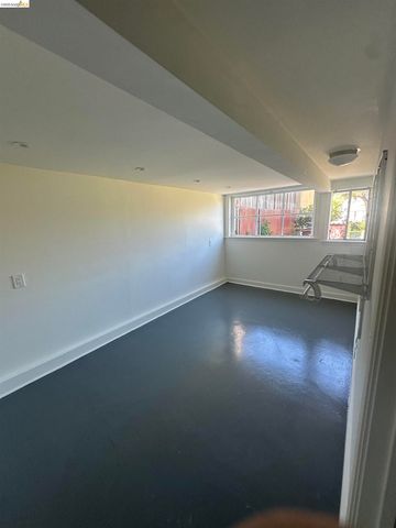 2423 Market St, Oakland, CA 94607