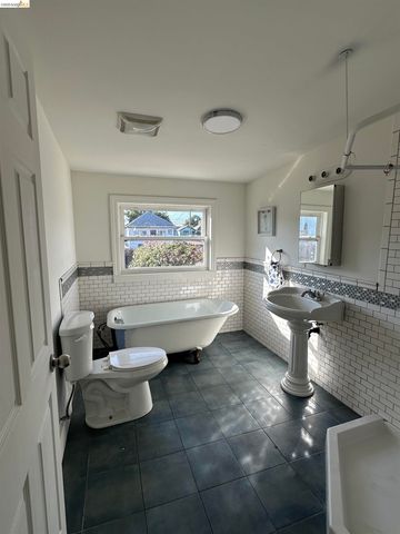 2423 Market St, Oakland, CA 94607