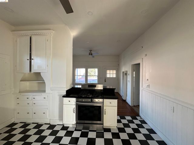 2423 Market St, Oakland, CA 94607