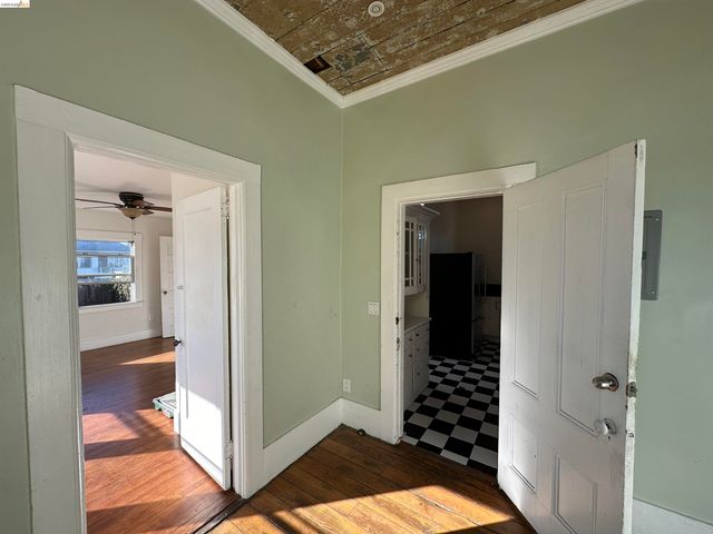 2423 Market St, Oakland, CA 94607