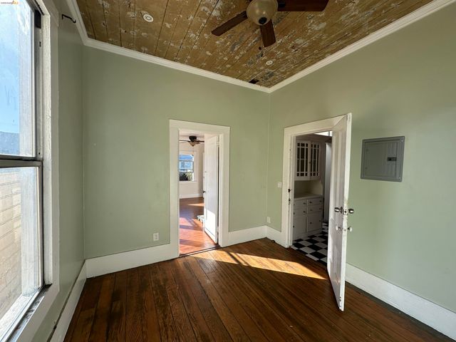 2423 Market St, Oakland, CA 94607