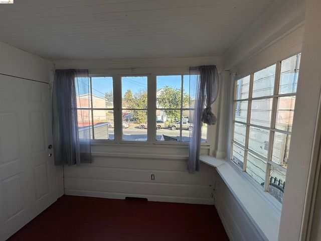2423 Market St, Oakland, CA 94607