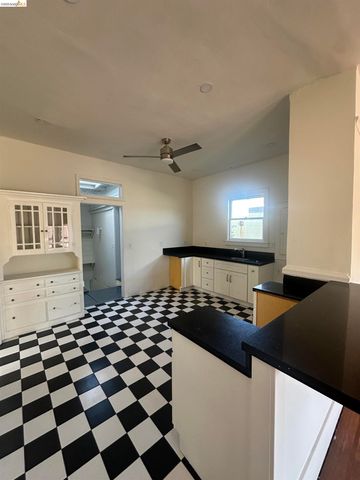 2423 Market St, Oakland, CA 94607