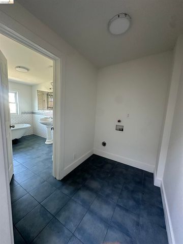 2423 Market St, Oakland, CA 94607