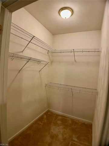 1049 Grand Oak LN, Virginia Beach, VA 23455