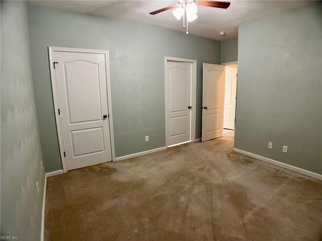 1049 Grand Oak LN, Virginia Beach, VA 23455
