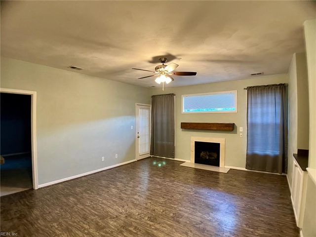 1049 Grand Oak LN, Virginia Beach, VA 23455