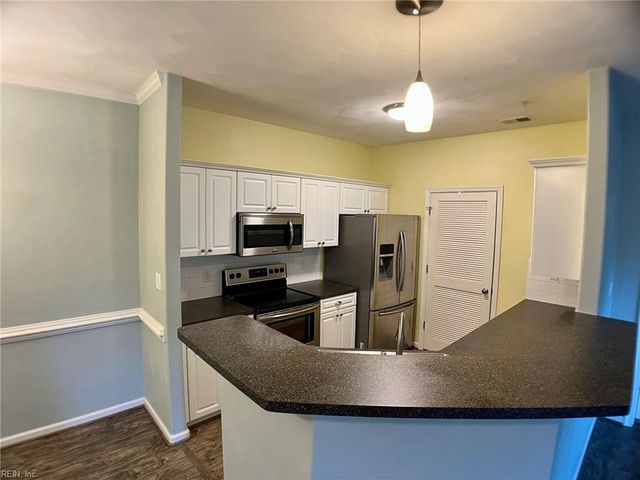1049 Grand Oak LN, Virginia Beach, VA 23455