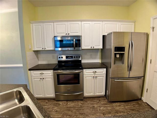 1049 Grand Oak LN, Virginia Beach, VA 23455