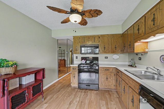 11657 S Matterhorn Circle 102, Palos Park, IL 60464