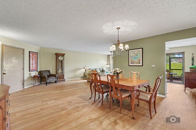 11657 S Matterhorn Circle 102, Palos Park, IL 60464