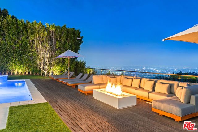 2261 Hercules Drive, Los Angeles, CA 90046