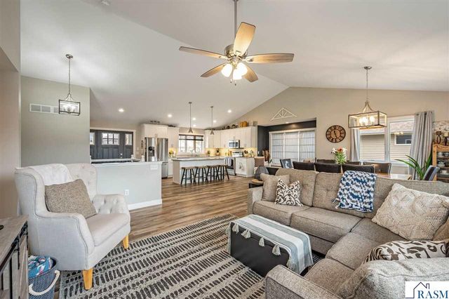 2292 Deerwood Drive, North Mankato, MN 56003