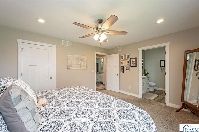 2292 Deerwood Drive, North Mankato, MN 56003