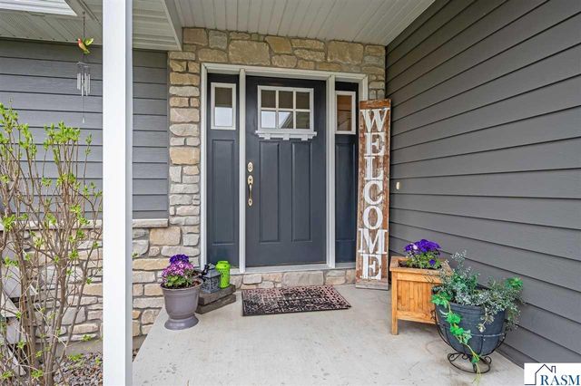2292 Deerwood Drive, North Mankato, MN 56003