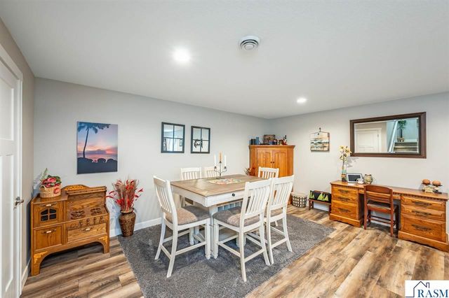 2292 Deerwood Drive, North Mankato, MN 56003