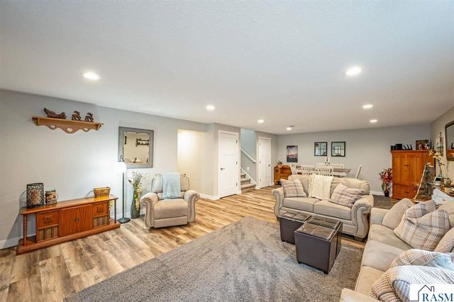 2292 Deerwood Drive, North Mankato, MN 56003