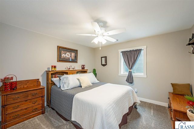 2292 Deerwood Drive, North Mankato, MN 56003