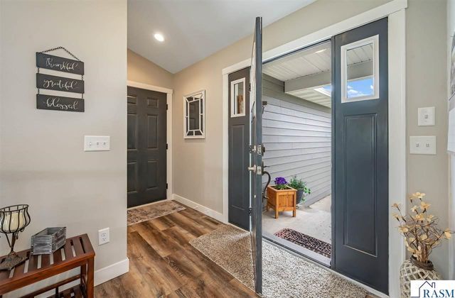 2292 Deerwood Drive, North Mankato, MN 56003