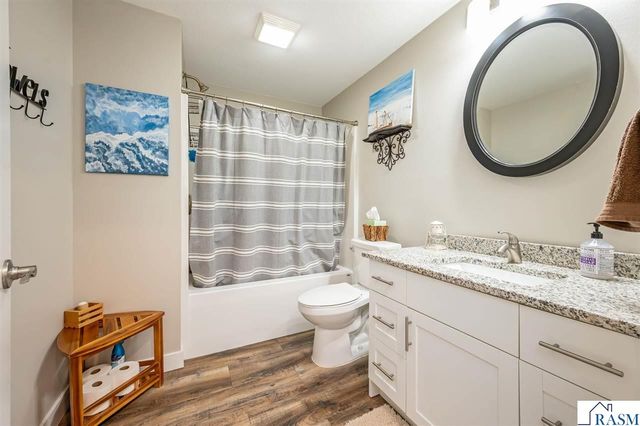 2292 Deerwood Drive, North Mankato, MN 56003
